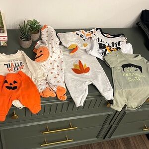 🎃 Halloween Fall Baby Bundle NB/0-3mo *see pics and description for sizes*🍂